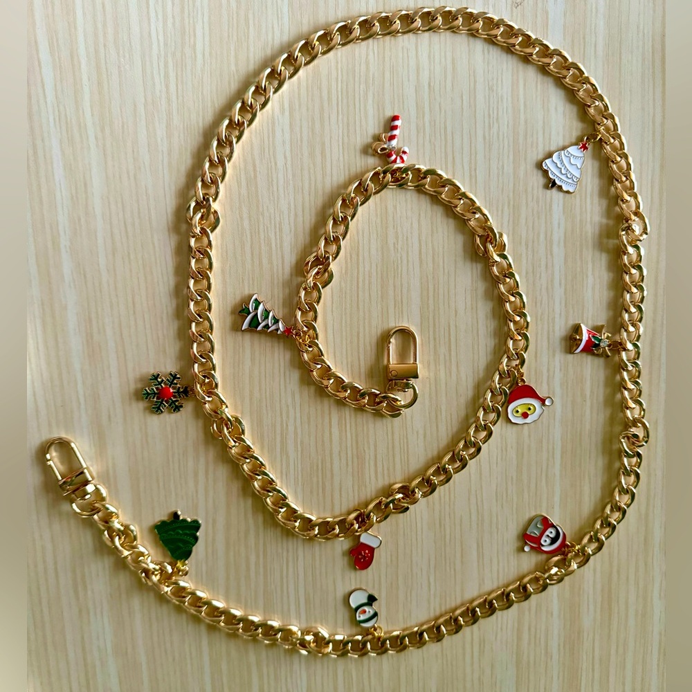 Crossbody Chain w/Christmas Charms